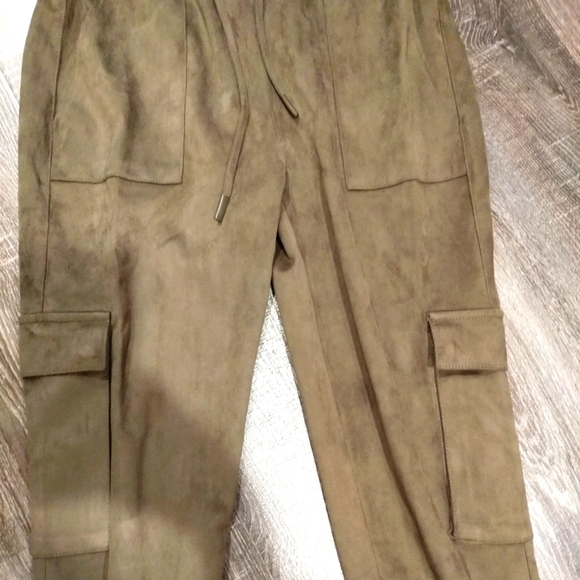 Neutral green soft pants - Picture 1 of 2